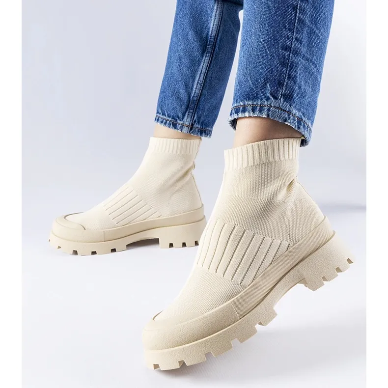 Beige sneakers with a flexible upper Varden