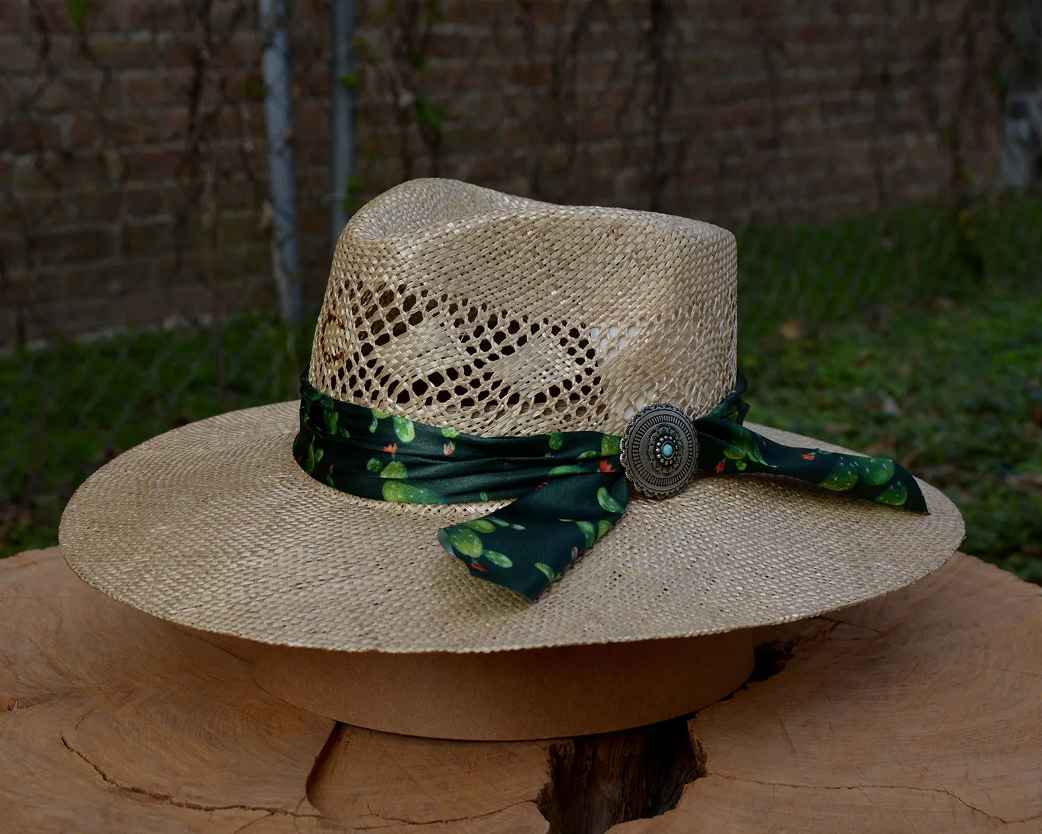 Charlie 1 Horse: Mojave Straw Hat