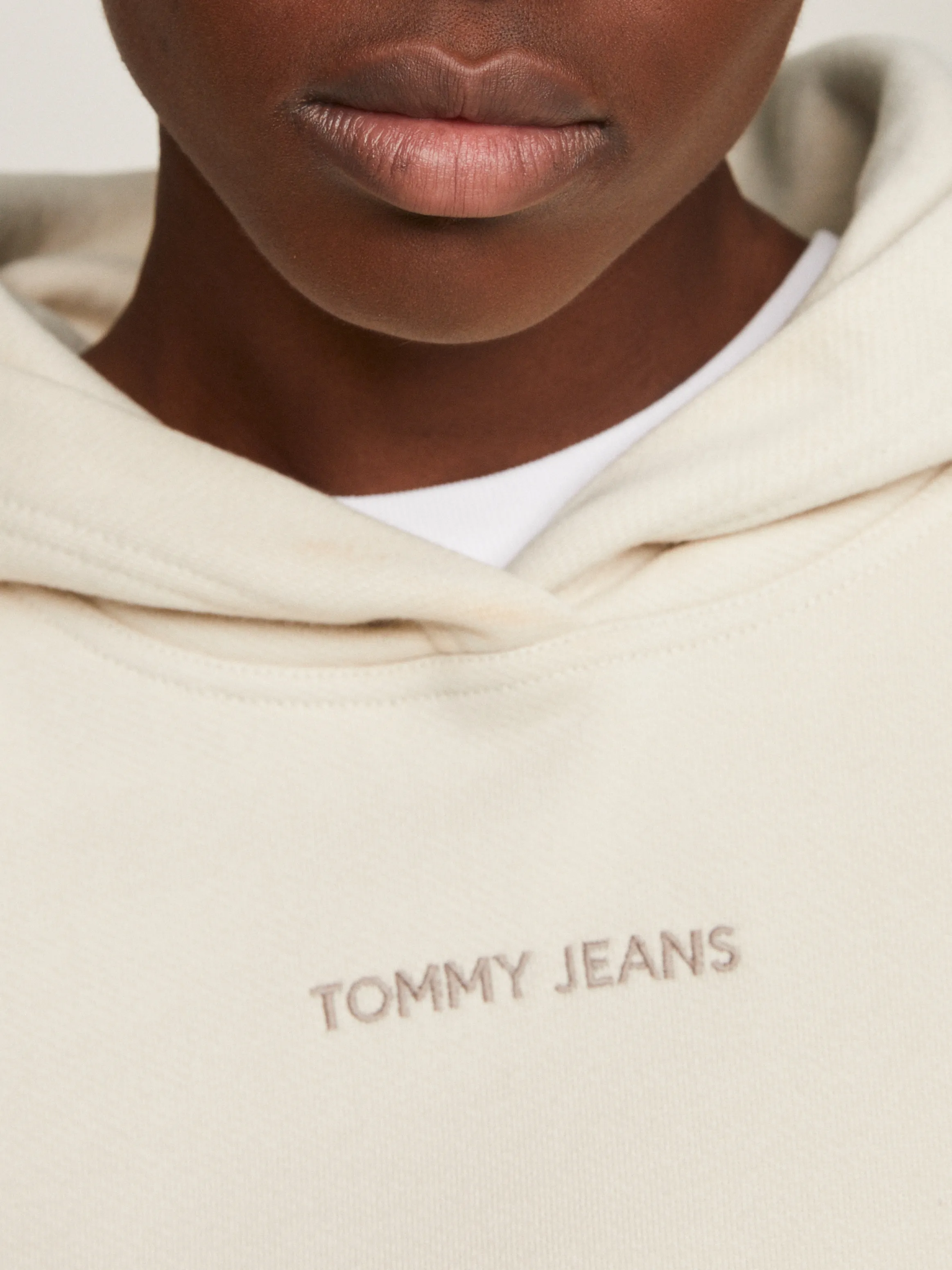 Classics Logo Relaxed Fit Hoodie | Sweatshirts & Hoodies | Tommy Jeans