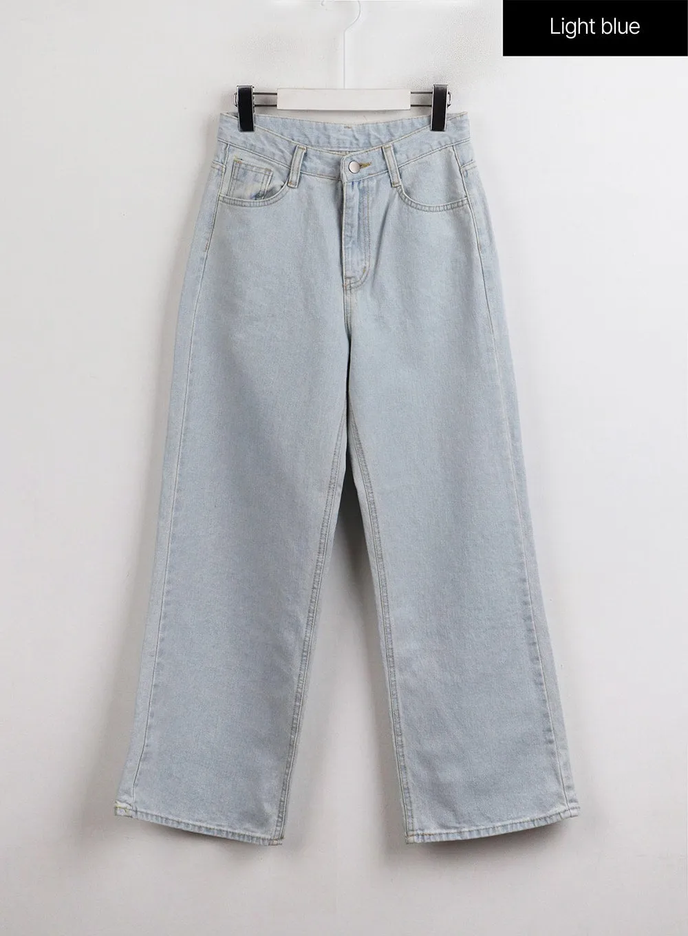 Light Washed Straight Leg Jeans OJ422