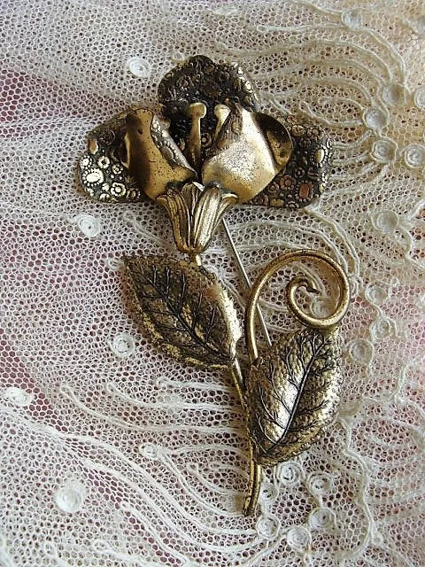 Vintage STATEMENT Gold Metal Brooch, Quality Pin Broach For Hat,Scarf, Blouse,Dress, Coat or Jacket Pin,Large Flower Brooch, Vin