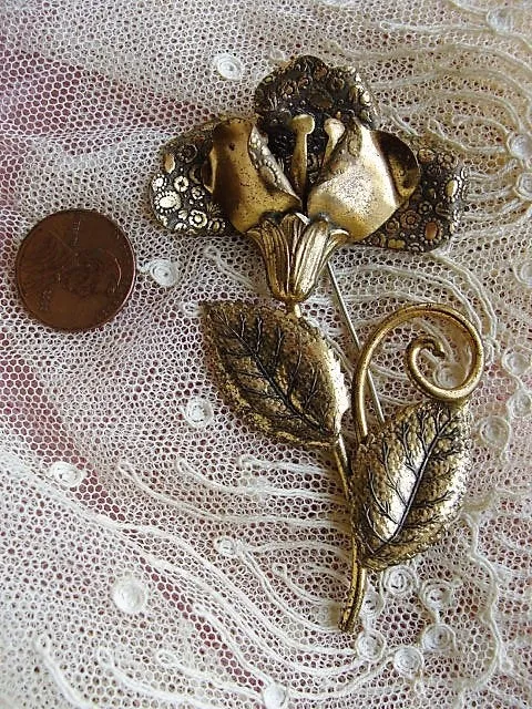 Vintage STATEMENT Gold Metal Brooch, Quality Pin Broach For Hat,Scarf, Blouse,Dress, Coat or Jacket Pin,Large Flower Brooch, Vin